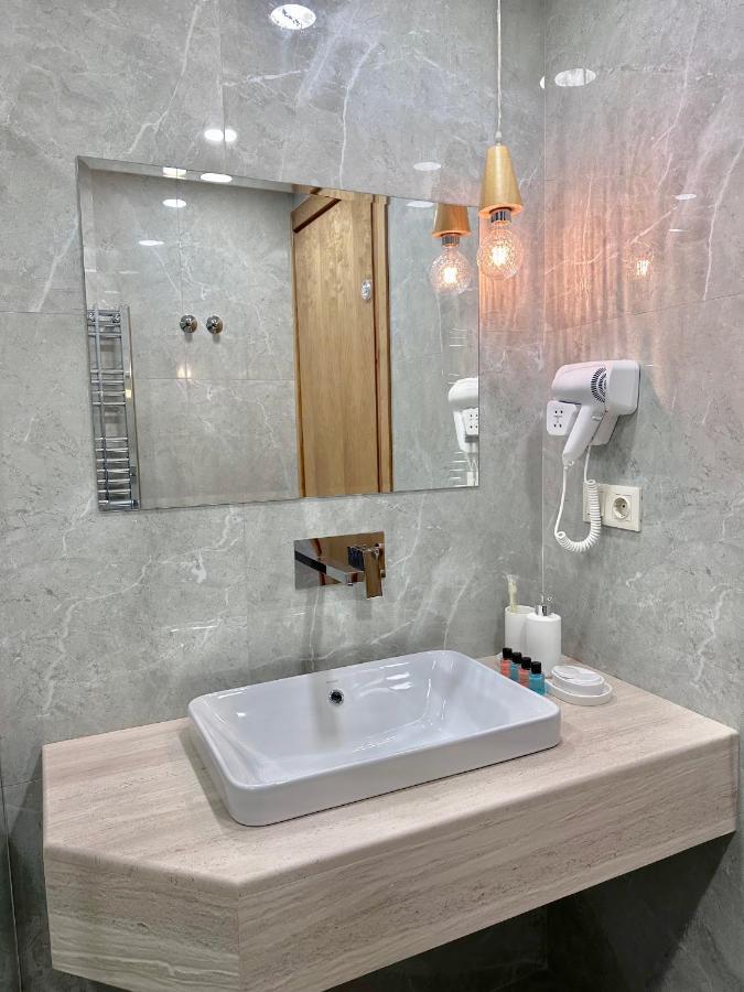 Hotel Embassy Тбілісі Екстер'єр фото