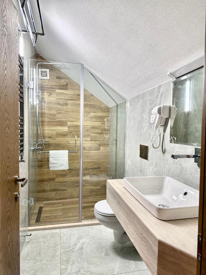 Hotel Embassy Тбілісі Екстер'єр фото