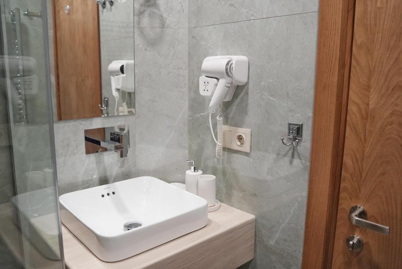 Hotel Embassy Тбілісі Екстер'єр фото